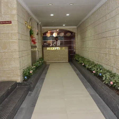 Parlamenter Hotel 2*